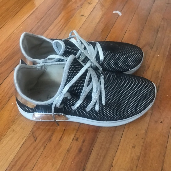 Shose - Picture 6 of 6